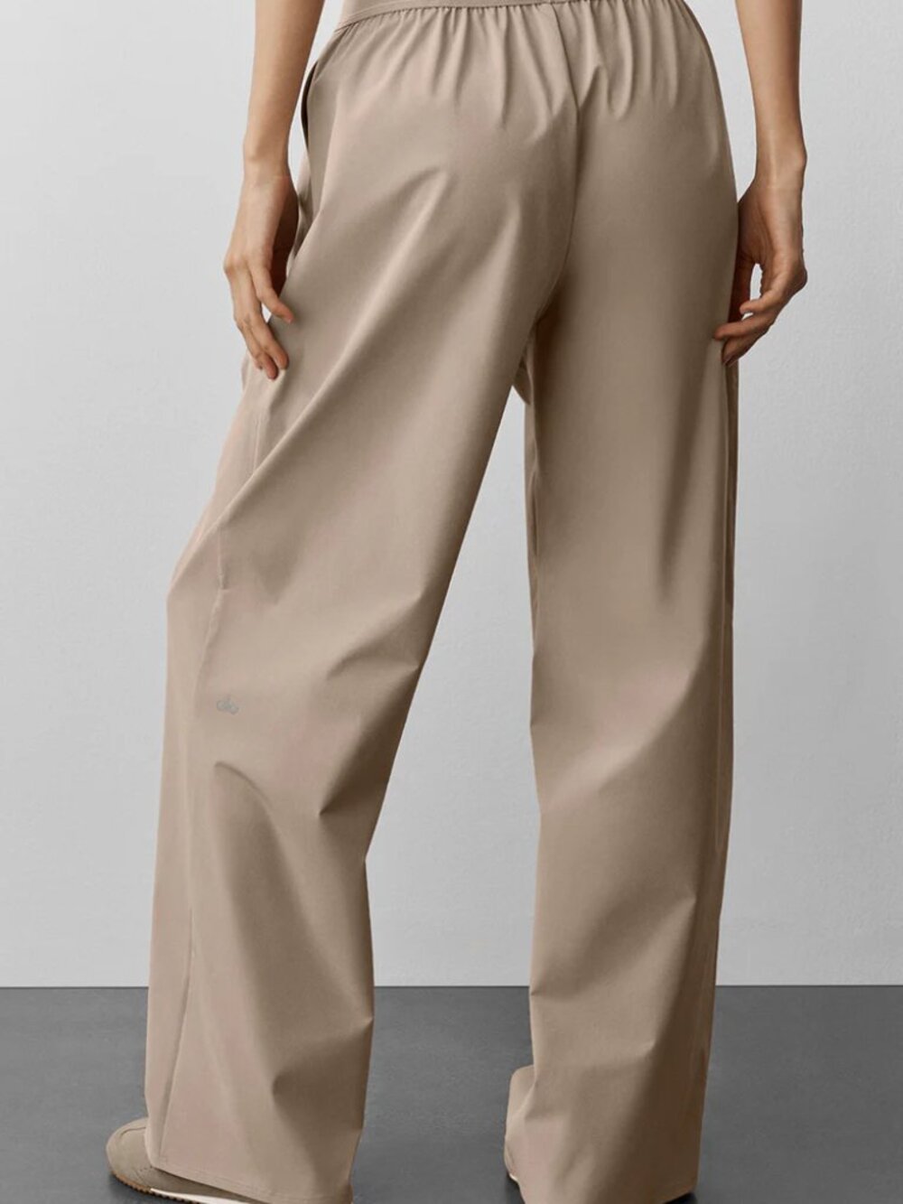 NWT🏵Alo Yoga Suit Up Trouser Gravel Color Regular 30-inch Inner Seam Length 🤍 - Picture 9 of 10